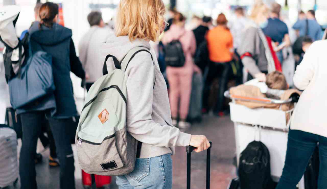 Controllo sicurezza in aeroporto 